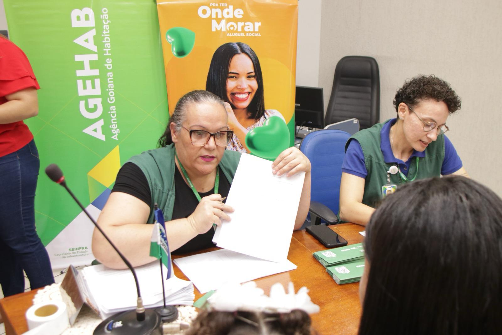 Agehab entrega benefícios habitacionais em três municípios