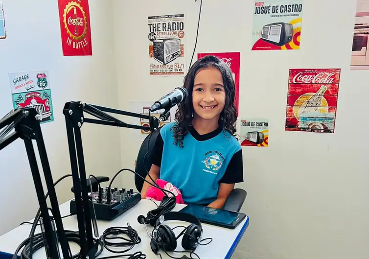 10/03/2026 - Educação midiática: mapa revela projetos de conscientização no País. No caso da escola de Theobroma (RO), de acordo com o diretor da unidade de ensino, Elias Bastos, de 32 anos, o rádio é aplicado da pré-escola até o nono ano do ensino fundamental. Foto: Elias Bastos/Arquivo Pessoal