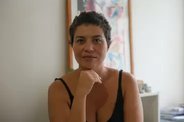 Tomaz Silva/Agência Brasil Rio de Janeiro, 30/04/2026 – A pesquisadora e doutoranda em planejamento urbano, Lizie Calmon posa para foto em sua casa, na Lapa, região central do Rio de Janeiro. Foto: Tomaz Silva/Agência Brasil